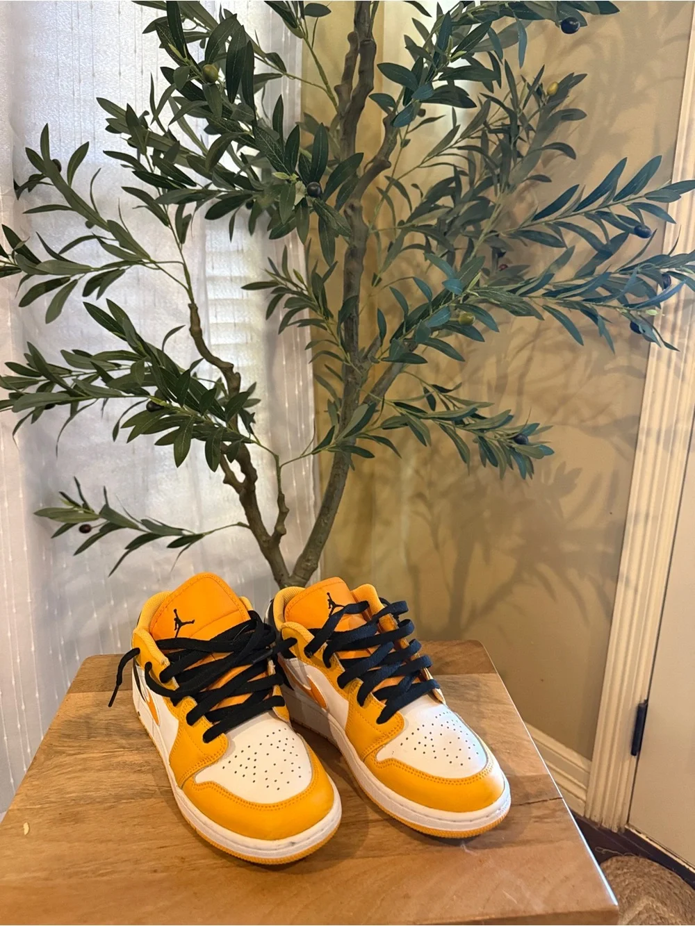 Nike Kids Yellow, White & Navy Low-Top Sneakers